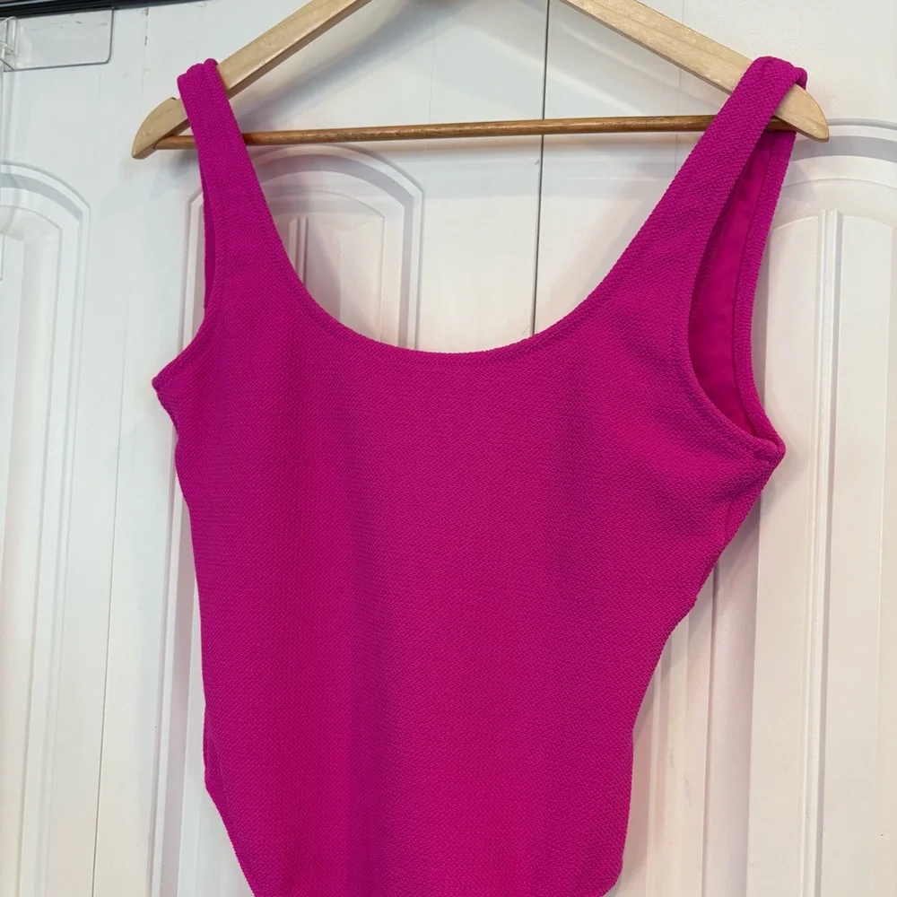 Love & Sports Pink Textured One Piece Swimsuit Size Medium - Picture 3 of 7